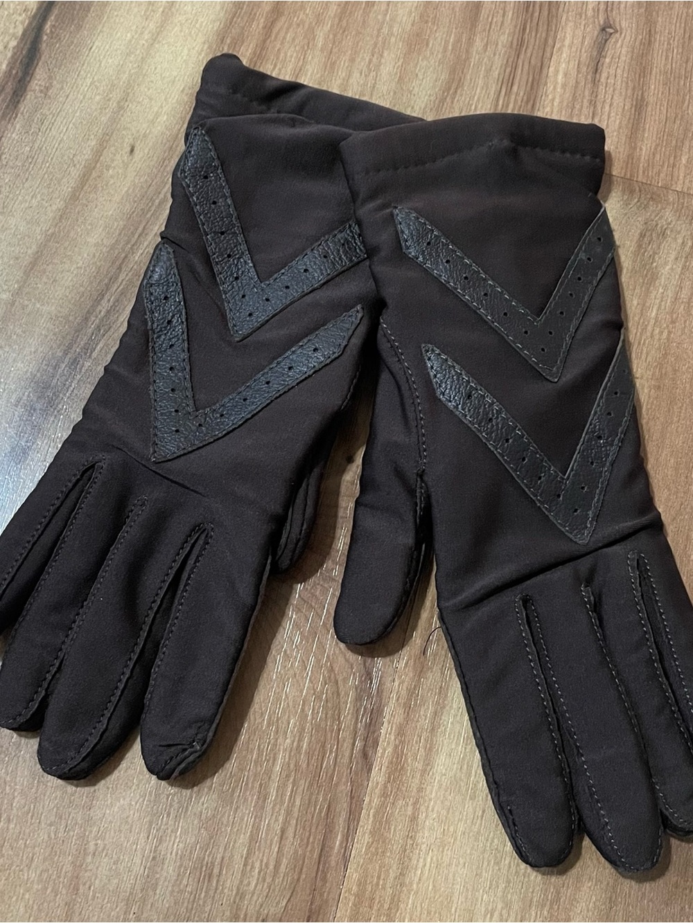 VTG Aris Isotoner Warm Ups Women's Driving Gloves Brown Spandex Leather Chevron